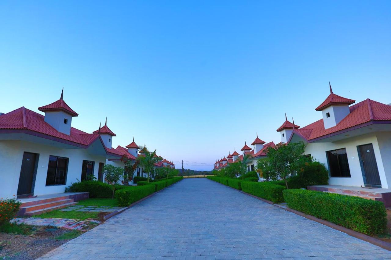 Vishal Lords Inn Gir Forest Malanka Exterior foto